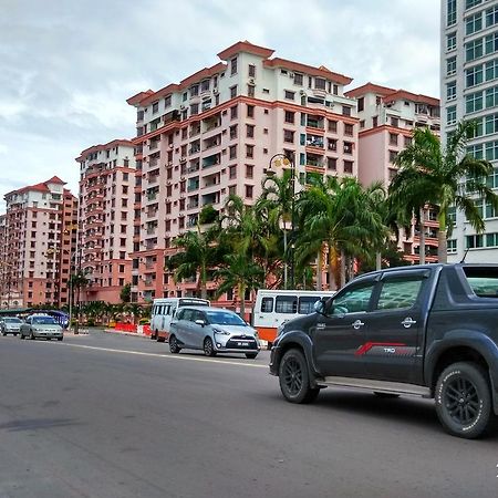 Marina Court, Kota Kinabalu, Sabah Villa Buitenkant foto
